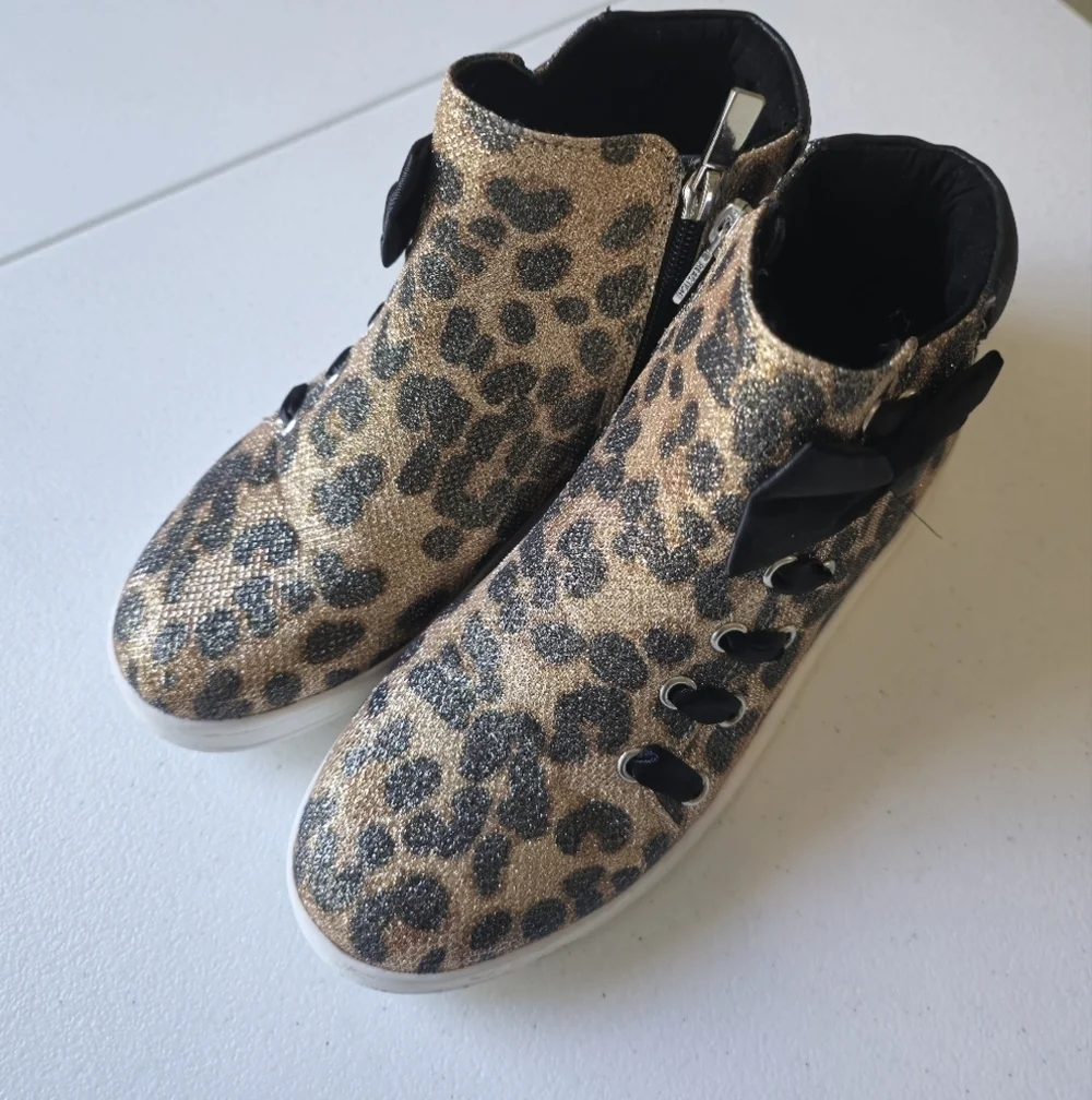 Kenneth Cole reaction leopard sneakers kids size 4